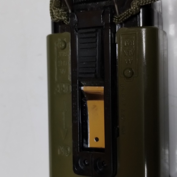 USGI MS-2000 strobe light marking beacon with RFI pouch - Picture 4 of 4